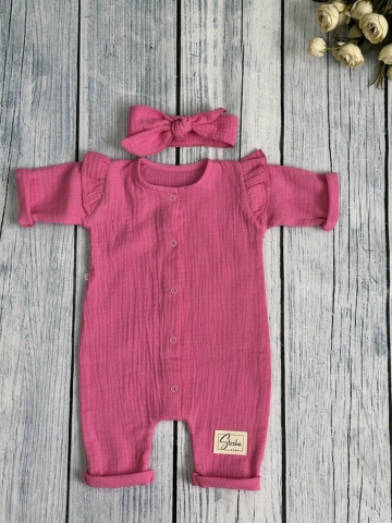 Купить оптом 336-Ф. Комбинезон с повязкой для девочки из муслина, хлопок 100%, размеры 56,62,68, фуксия в Иркутске