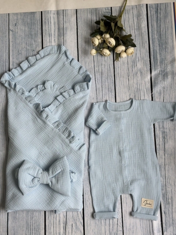 Купить оптом 335-Г. Комплект из детского комбинезона,  р 56 и конверта муслин, хлопок 100% 90/90 см, голубой в Иркутске