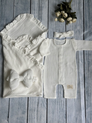 Купить оптом 335-М. Комплект из детского комбинезона,  р 56 и конверта муслин, хлопок 100% 90/90 см, молочный в Иркутске