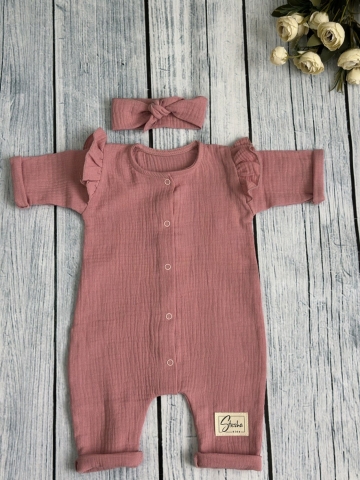 Купить оптом 336-П. Комбинезон с повязкой для девочки из муслина, хлопок 100%, размеры 56,62,68, пудра в Иркутске